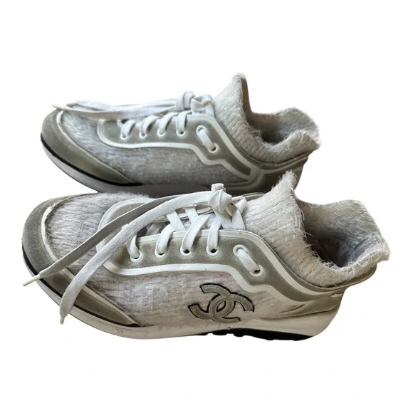 Chanel Two Tone Suede Knit CC Logo Low Top Sneakers Women’s Size‎ 39 EU / 9 US